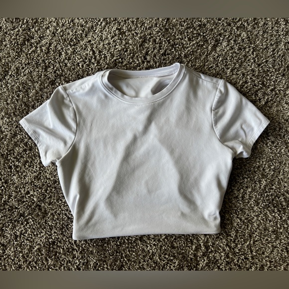 ALO Yoga Tops - Alo Yoga - Alosoft Cropped Backspin Short Sleeve, White, Small